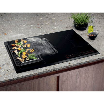 Electrolux ECC8344 Iebūvējamā plīts virsma ar integrētu tvaika nosūcēju, 3. attēls
