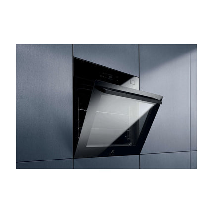 Electrolux EOB8S39Z, atvērtas durvis 2