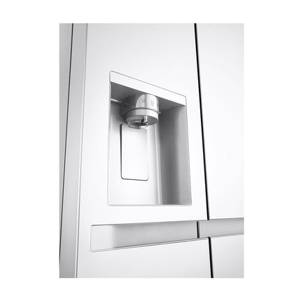 LG GSLC40SWPE двухдверный холодильник side-by-side, крупный план дозатора воды на двери и ручка