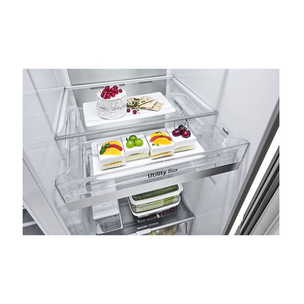 LG GSXV91PZAE divdurvju side-by-side ledusskapis, atvērts nodalījums, izvilkta Utility Box atvilktne ar kūciņām un siera šķīvi